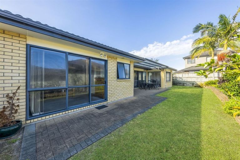 Photo of property in 18 Aberdeen Crescent, Wattle Downs, Auckland, 2103