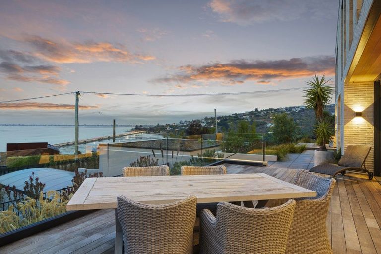 Photo of property in 32 Mount Pleasant Road, Mount Pleasant, Christchurch, 8081