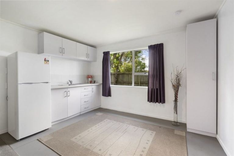 Photo of property in 34a Lauderdale Road, Birkdale, Auckland, 0626