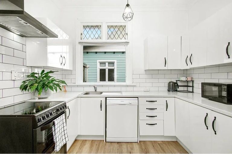 Photo of property in 18 Pharazyn Street, Melling, Lower Hutt, 5010