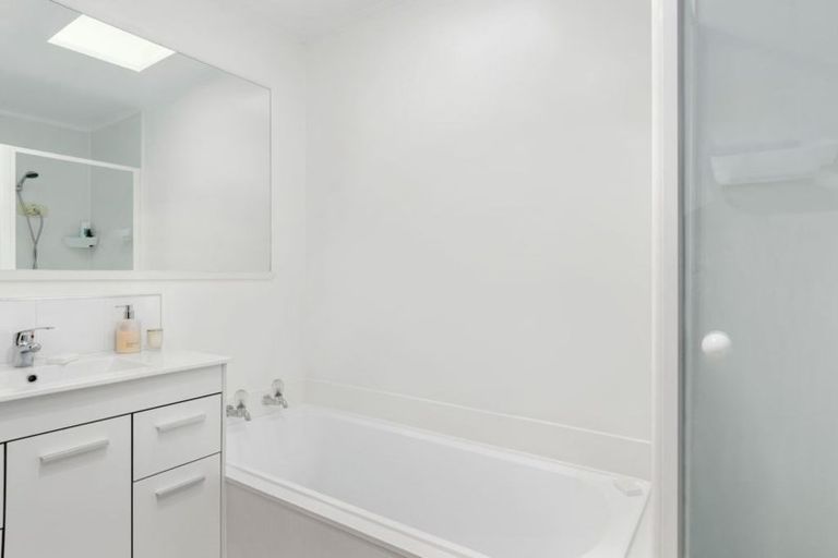 Photo of property in 2/69 Glencoe Road, Browns Bay, Auckland, 0630