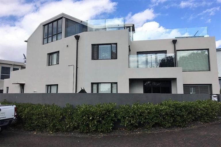 Photo of property in 49a Renoir Street, West Harbour, Auckland, 0618