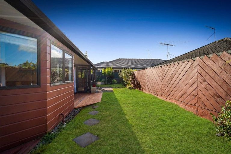 Photo of property in 26 Settlers Grove, Orewa, 0931