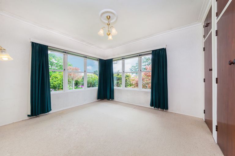 Photo of property in 4301 Great North Road, Glendene, Auckland, 0602