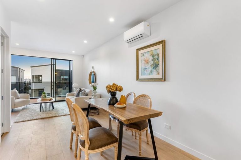 Photo of property in 35 Puihi Crescent, Massey, 0614