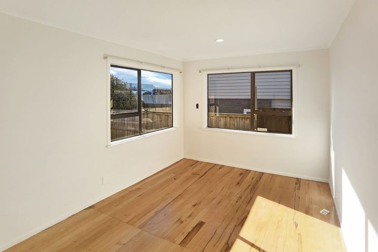 Photo of property in 36 Woodford Avenue, Henderson, Auckland, 0610