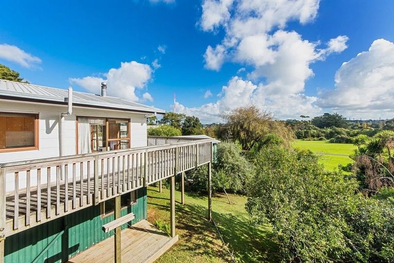 Photo of property in 11 Taioma Crescent, Te Atatu Peninsula, Auckland, 0610