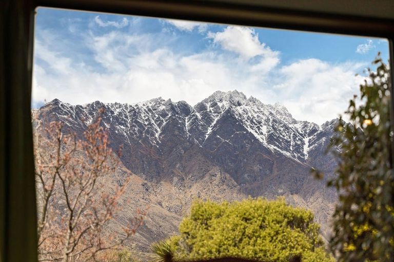 Photo of property in 39 Remarkables Crescent, Frankton, Queenstown, 9300