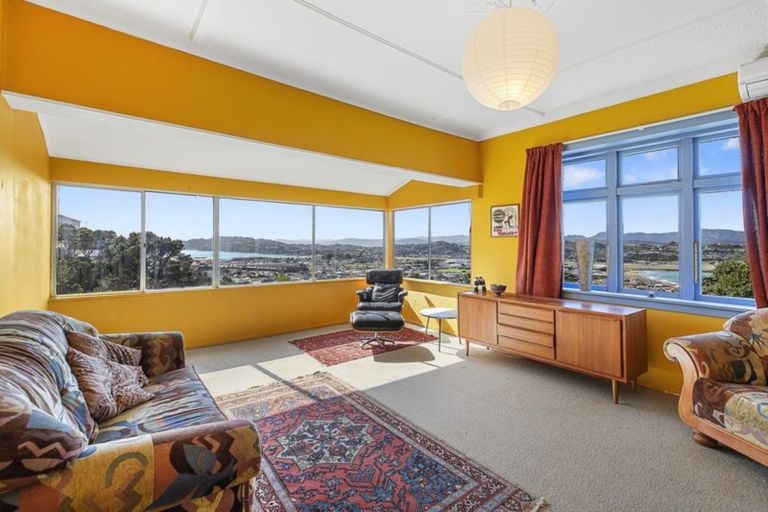 Photo of property in 124 Sutherland Road, Melrose, Wellington, 6023