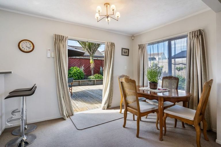 Photo of property in 14 Seaglen Place, Botany Downs, Auckland, 2010