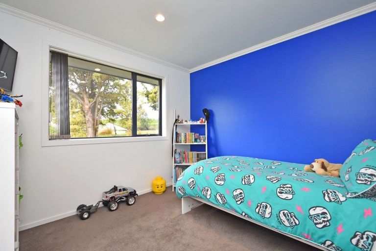 Photo of property in 36 Robert Street, Otatara, Invercargill, 9879