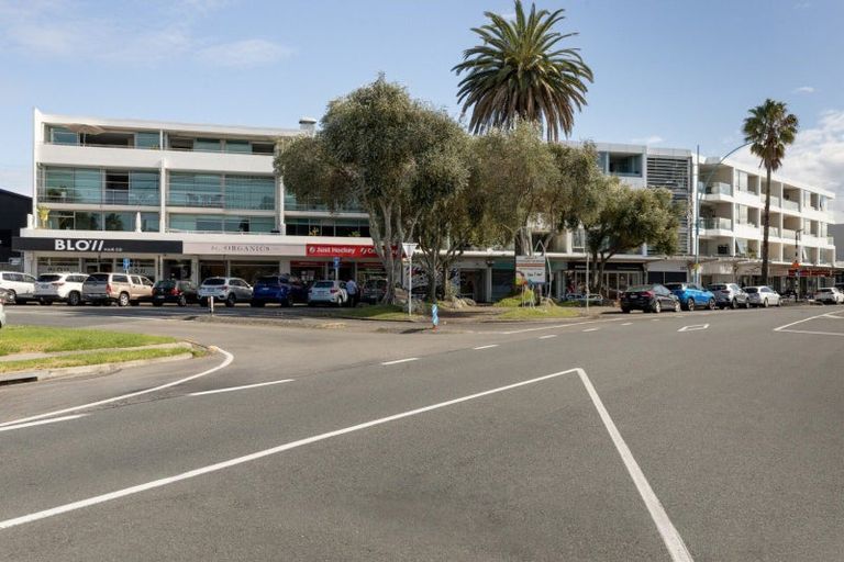 Photo of property in Palm Cove Apartments, 302/6 Tawa Street, Mount Maunganui, 3116