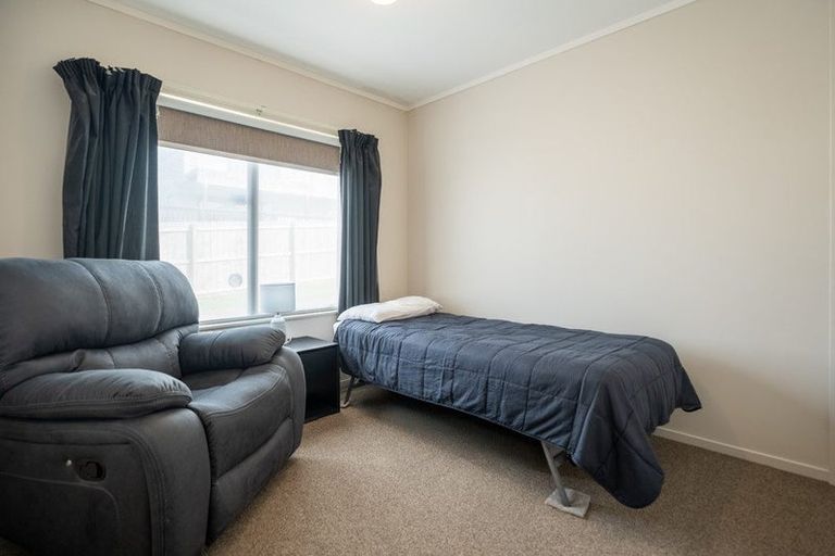 Photo of property in 1/13 Madigan Place, Glendene, Auckland, 0602
