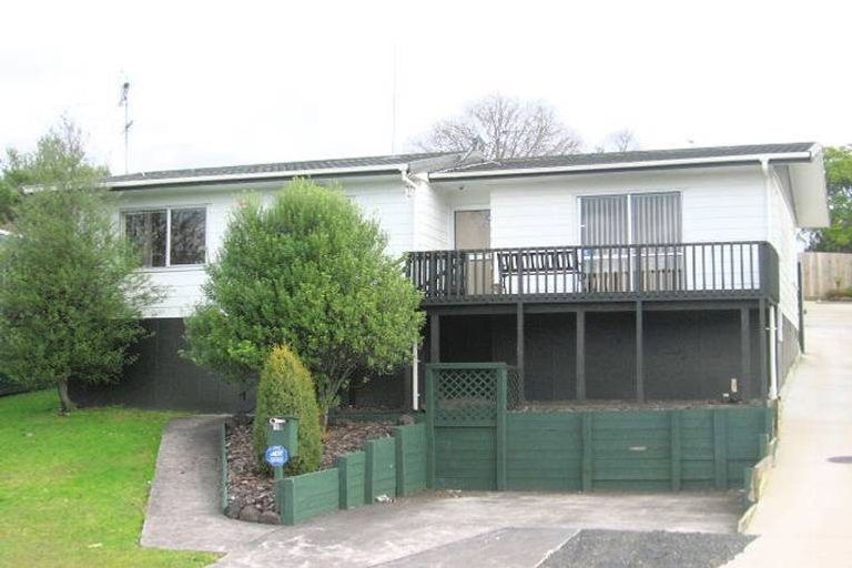 Photo of property in 10 Aldern Road, Massey, Auckland, 0614