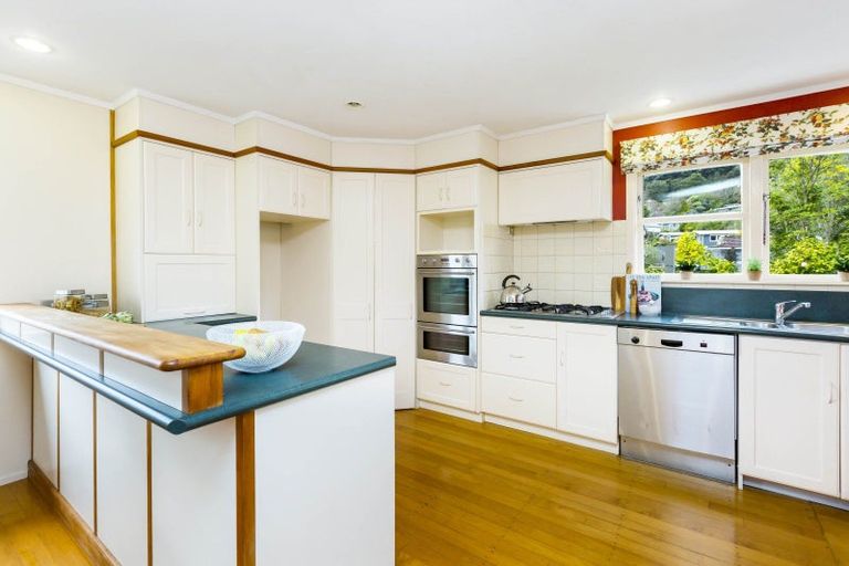 Photo of property in 1 Deller Grove, Silverstream, Upper Hutt, 5019