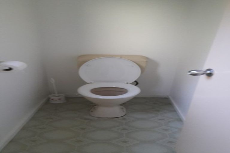 Photo of property in 2/523 Glenfield Road, Glenfield, Auckland, 0629