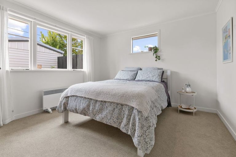 Photo of property in 28 Kingdale Road, Henderson, Auckland, 0610