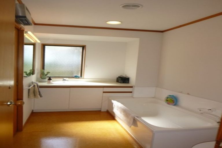 Photo of property in 2/24 Nigel Road, Browns Bay, Auckland, 0630