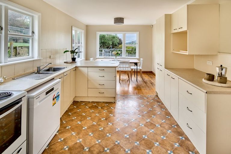 Photo of property in 44 Saint Johns Terrace, Tawa, Wellington, 5028