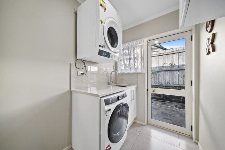 Photo of property in 17 Flora Place, Wattle Downs, Auckland, 2103