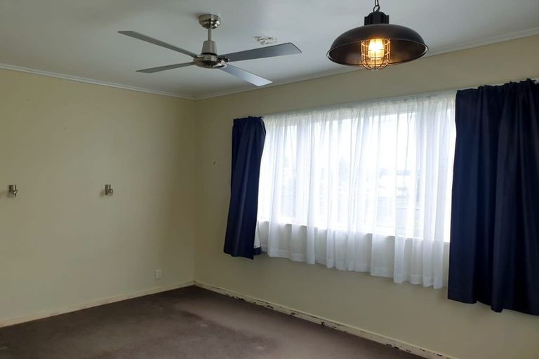 Photo of property in 6 River Road, Te Atatu Peninsula, Auckland, 0610