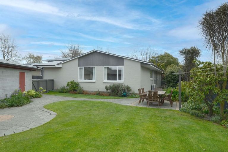 Photo of property in 23 Burnside Crescent, Burnside, Christchurch, 8053