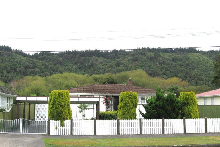 Photo of property in 15 Holdsworth Avenue, Trentham, Upper Hutt, 5018