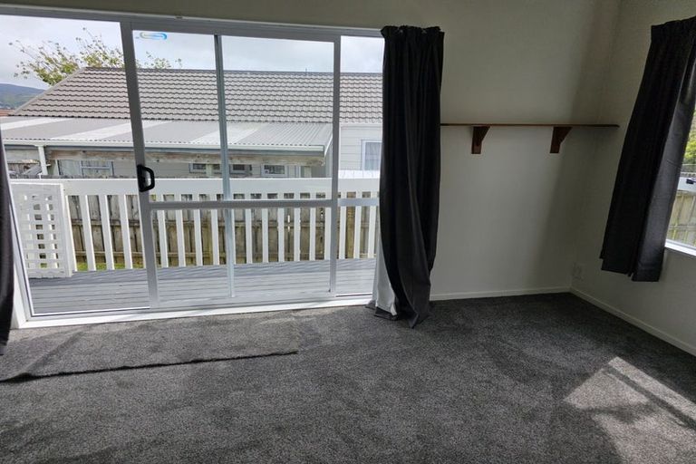 Photo of property in 33 Guadeloupe Crescent, Grenada Village, Wellington, 6037