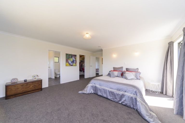 Photo of property in 302 Ngahere Park Road, Turitea, Palmerston North, 4472