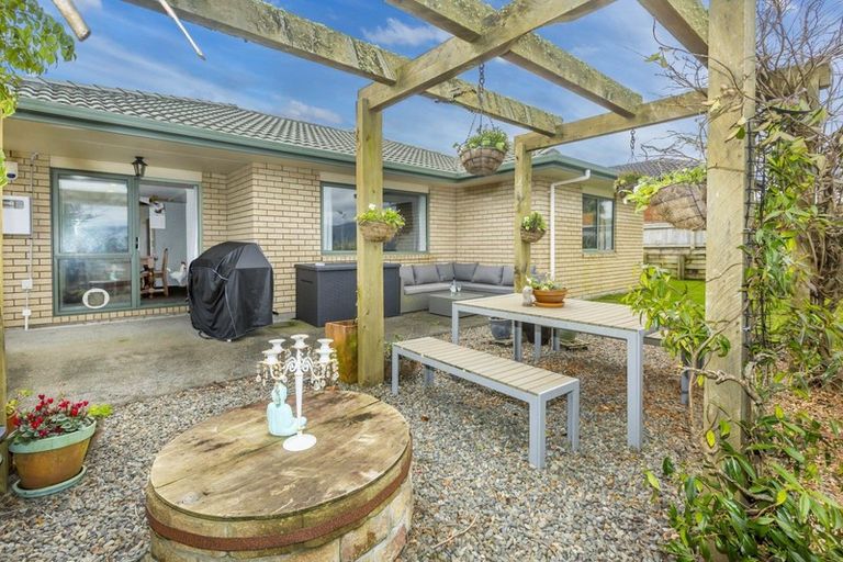 Photo of property in 32 Percy Kinsman Crescent, Riverstone Terraces, Upper Hutt, 5018