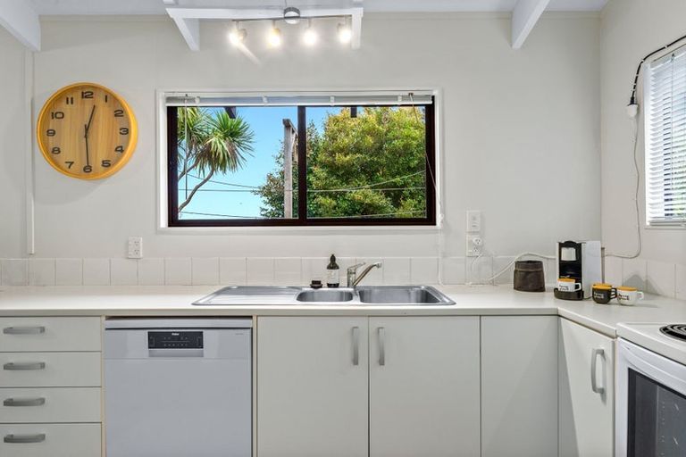 Photo of property in 2/19 Seaview Road, Glenfield, Auckland, 0629