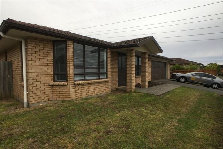 Photo of property in 10 Mt Lebanon Crescent, The Gardens, Auckland, 2105