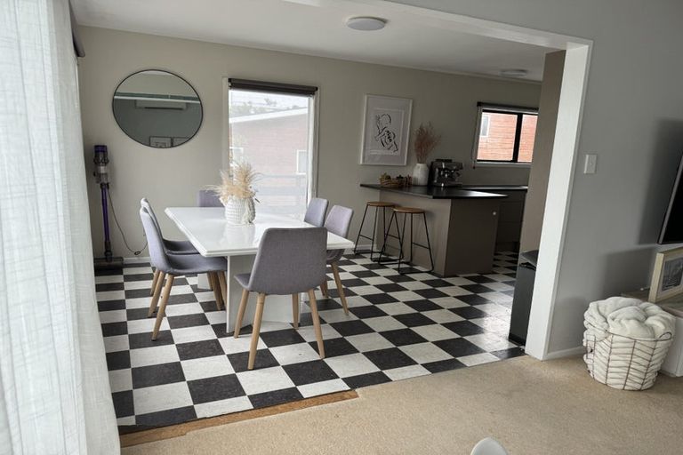 Photo of property in 42 Edgecombe Street, Newlands, Wellington, 6037