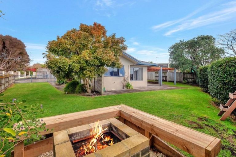 Photo of property in 49 Fairview Place, Te Puke, 3119
