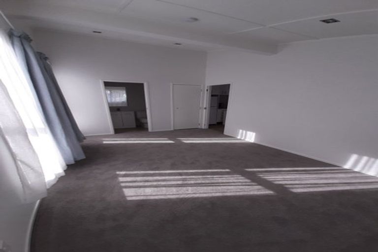 Photo of property in 2/41 Charles Dickens Drive, Mellons Bay, Auckland, 2014