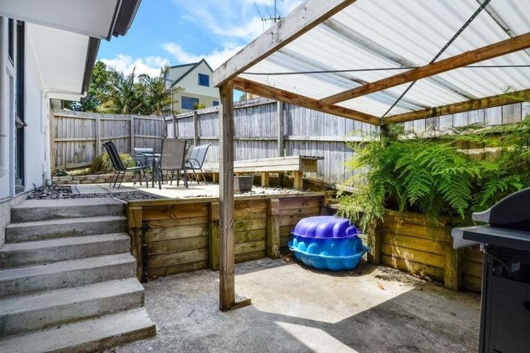 Photo of property in 21 View Ridge Drive, Ranui, Auckland, 0612