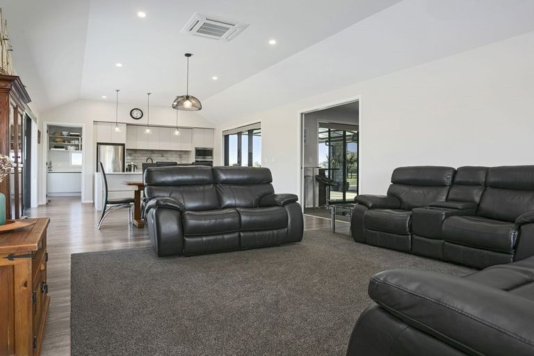 Photo of property in 46 Seachange Drive, Leamington, Cambridge, 3432