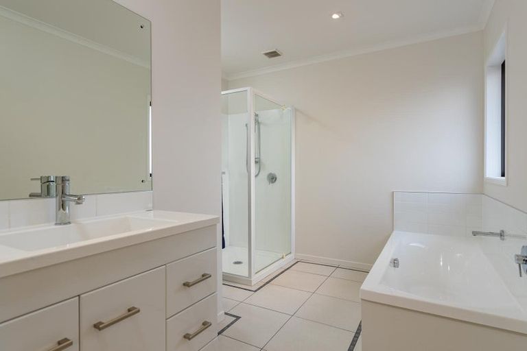 Photo of property in 58 Sunstone Crescent, Brown Owl, Upper Hutt, 5018