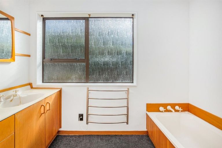 Photo of property in 77 Paremata Road, Paremata, Porirua, 5024