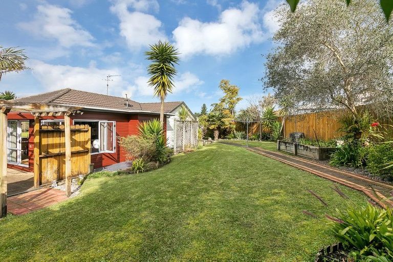 Photo of property in 49 Harmel Road, Glendene, Auckland, 0602