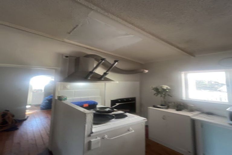 Photo of property in 15 Robert Burke Place, Henderson, Auckland, 0612