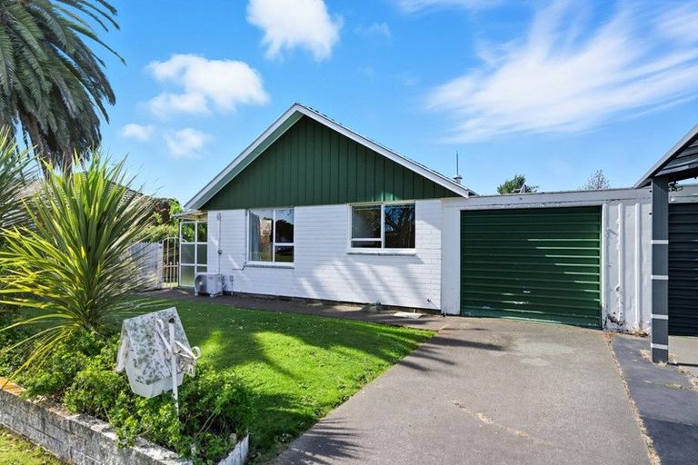 Photo of property in 1/2 Lomax Place, Islington, Christchurch, 8042