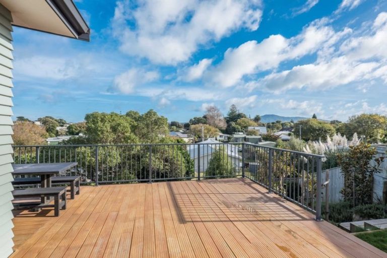 Photo of property in 17 Simpson Crescent, Raumati Beach, Paraparaumu, 5032