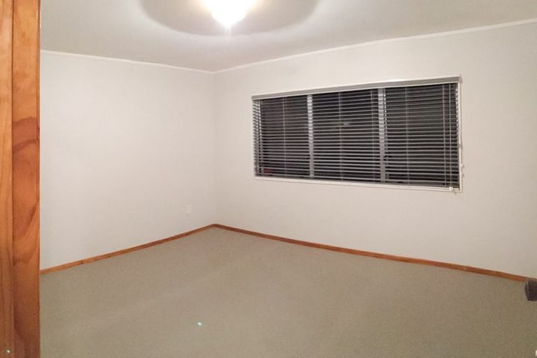Photo of property in 13 Rewarewa Road, Te Atatu Peninsula, Auckland, 0610