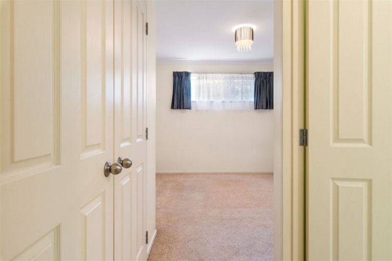 Photo of property in 28 View Ridge Drive, Ranui, Auckland, 0612