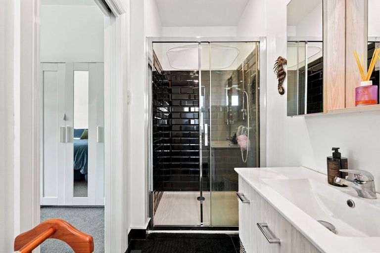 Photo of property in 94 Holly Road, St Albans, Christchurch, 8014