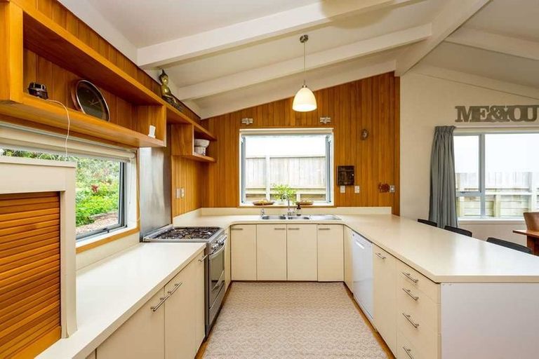 Photo of property in 11 Handley Place, Glen Avon, New Plymouth, 4312