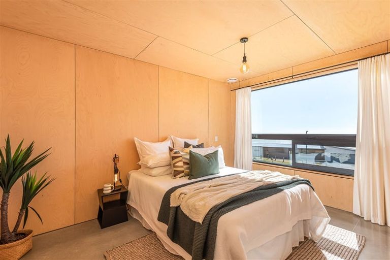 Photo of property in 5 Sowerby Place, Richmond Hill, Christchurch, 8081