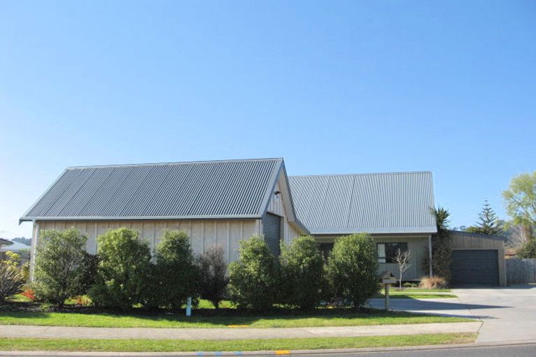 Photo of property in 28 Cholmondeley Crescent, Whitianga, 3510