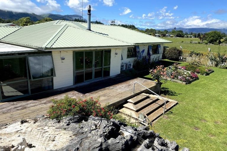 Photo of property in 105a Abel Tasman Drive, Takaka, 7183